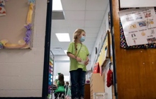Chia sẻ hình ảnh khóa cửa chống súng cho lớp học, cô giáo gây ‘bão mạng’