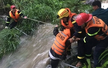 Giải cứu 23 học sinh bị mắc kẹt ở suối Tiên khi đi du lịch