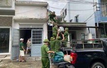 Đà Nẵng "gõ cửa" từng nhà vận động người dân sơ tán trước bão Noru