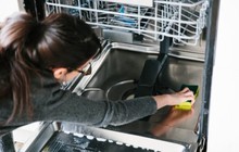 Để máy rửa bát không “đình công” khi phải hoạt động hết công suất dịp Tết