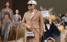 Khoảnh khắc "dẹp loạn" của fashion blogger Bryanboy tại show Hermès