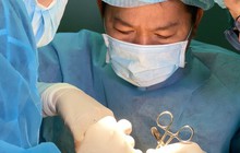 Cô gái 21 tuổi khốn khổ vì chỉ thở bằng đường miệng