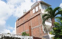 Vụ sập nhà ở Bình Thạnh: Hình ảnh tình thế nguy hiểm của căn nhà bên cạnh