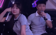 Phan Văn Đức cùng vợ đi hát, netizen soi ra một cử chỉ vô cùng tình tứ