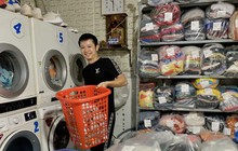 Dịch vụ "hái ra tiền", càng mưa càng đắt khách ở TPHCM