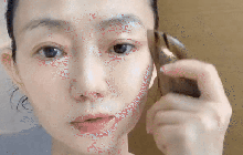 3 việc mà người phụ nữ 54 tuổi này làm mỗi ngày để giữ gìn làn da khỏe đẹp