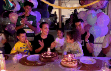 Ronaldo tổ chức sinh nhật đáng nhớ cho con gái: Tràn ngập bánh và bóng bay, vung tiền làm sàn trượt băng tại gia