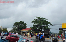 Chồng bàng hoàng khi chứng kiến vợ chết thảm sau va chạm với xe ben