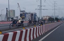 TPHCM: Xôn xao hình ảnh đoàn mô tô chạy vào làn ô tô trên cầu