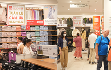 Vừa qua Black Friday, dân tình lại rần rần đến UNIQLO sắm đồ đông giá hời dịp Tuần Lễ Cảm Ơn