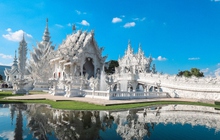 Ngôi chùa trắng nổi tiếng Thái Lan nằm tại điểm du lịch nào?