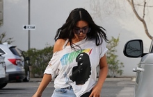 Kim Kardashian mặc đồ "rách rưới" đến cổ vũ con gái cưng thi đấu bóng rổ