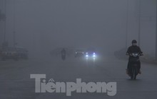 Sương mù "nuốt" nhà cao tầng ở Vinh, hàng loạt chuyến bay bị hủy