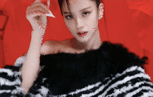 Jisoo (BLACKPINK) hé lộ vài giây teaser đã khiến fan đứng ngồi không yên