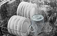 Người dùng cho 1 thứ ở nhà tắm vào máy rửa bát khiến bác sĩ thốt lên: Cả nhà mang bệnh mất!