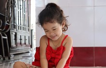 Ngạc nhiên bé gái 2 tuổi tự biết đọc chữ, đếm số cả tiếng Việt lẫn tiếng Anh