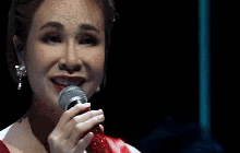 Quá tội Uyên Linh: Hát hit tủ nhưng Tùng Dương vừa cất tiếng bè thì giọng lập tức... "tàng hình"!