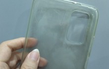 Bỏ nửa triệu mua ốp điện thoại trong suốt nhưng vẫn bị ố vàng sau 1 thời gian, đâu là cách xử lý hữu hiệu nhất?