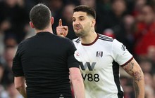 Ngôi sao Fulham bị treo giò hết mùa vì phản ứng ngớ ngẩn ở trận thua MU?