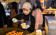 Bỏ việc đi bán hàng rong để khỏi cần chấm công, thu nhập cao hơn lương văn phòng