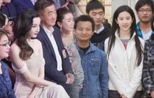 Thế nào là đẳng cấp minh tinh, nhìn vào cách Lưu Diệc Phi - Nhiệt Ba... tỏa sáng giữa dòng người sẽ rõ!