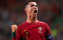 Ronaldo lập cú đúp trong ngày đi vào lịch sử