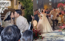 Khoảnh khắc hiếm của Linh Rin - Phillip Nguyễn trong hôn lễ: Cặp đôi cùng khiêu vũ, chú rể xúc động hôn cô dâu
