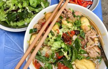 Khách Tây tấm tắc khen món ăn quen thuộc của người Việt: Đừng chỉ vì phở mà bỏ lỡ!