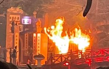 Hà Nội: Cháy lớn tại bốt bán vé vào đền Ngọc Sơn