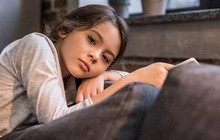 Thấy con hay cáu gắt, bố mẹ đừng vội quát mắng mà hãy áp dụng 3 cách này: Con đổi tính nết, cả nhà cùng vui