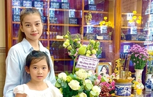 Con gái đến chùa viếng Mai Phương vào ngày giỗ 3 năm