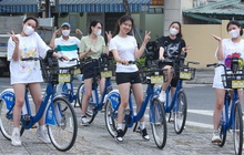 Du khách và giới trẻ thích thú với xe đạp công cộng giá chỉ 5k lần đầu xuất hiện ở Đà Nẵng