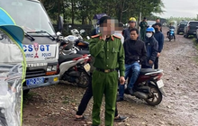 Đôi vợ chồng chết bất thường trong xe ô tô bán tải