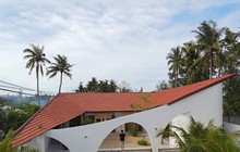 Kì lạ ngôi nhà nhìn như dải lụa trong gió