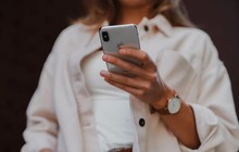 Cạm bẫy phía sau cái "quẹt tay" chọn bạn tình trên Tinder: Nhiều nạn nhân biết bị lừa nhưng vẫn cố chấp sống trong ảo mộng tình yêu