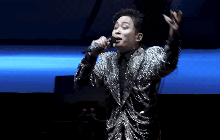 Ai bảo Tùng Dương chỉ biết "lên đồng": Khán giả tấm tắc khen khi nam ca sĩ cover nhạc trẻ bằng giọng hát kỹ thuật, live thì đỉnh cao!