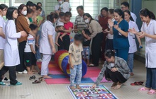 Phía sau ngày hội đặc biệt cho trẻ tự kỷ ở Đà Nẵng: “Nghe con nói được vài tiếng, vợ chồng tôi hạnh phúc lắm…”