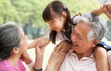 6 điều tuyệt vời trẻ có thể học từ ông bà