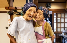 2 cụ bà sinh đôi ở Nhật: Cùng sống lạc quan kinh doanh tiệm ăn nổi tiếng gần 50 năm