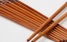 Mẹo phân biệt đũa gỗ tự nhiên và đũa nhuộm phẩm màu