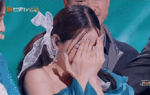 Chi Pu khóc nức nở khi được động viên "khán giả Việt Nam tự hào về bạn"