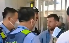 Messi bị giữ lại 2 tiếng tại sân bay Trung Quốc