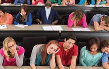 Lùi giờ vào lớp giúp sinh viên học tốt hơn