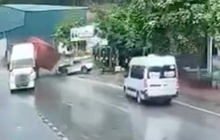 Xe CSGT ở Quảng Ninh lật nghiêng sau va chạm với xe container