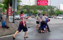 Phóng viên Đài PT-TH Hà Nội bị 2 đối tượng hành hung khi đang tác nghiệp
