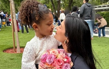 Kylie Jenner hạnh phúc bên con gái nhỏ ngày tốt nghiệp trường mẫu giáo