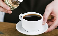 Uống cà phê muối, lợi hay hại?