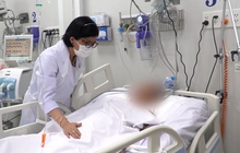 3 người trong gia đình ngộ độc sau khi ăn nấm, người chồng đã tử vong