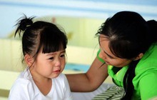 5 "phép lịch sự" phổ biến nhưng hại nhiều hơn lợi, cha mẹ đừng ép con làm