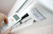 Bị đau họng khi ngồi điều hòa, cô gái đặt một chiếc cốc dưới thiết bị và bất ngờ trước thành quả thu được